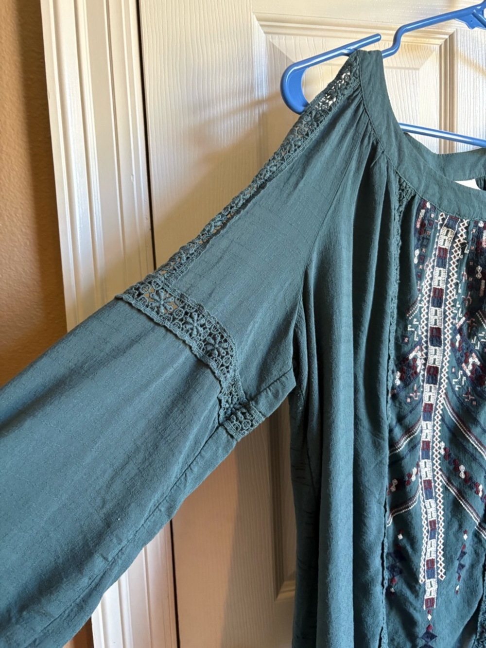 KNOX ROSE Embroidered Lace Blouse - Picture 6 of 11